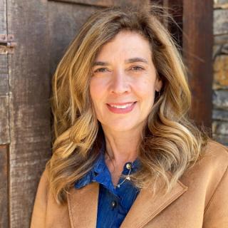Kim Sentovich headshot
