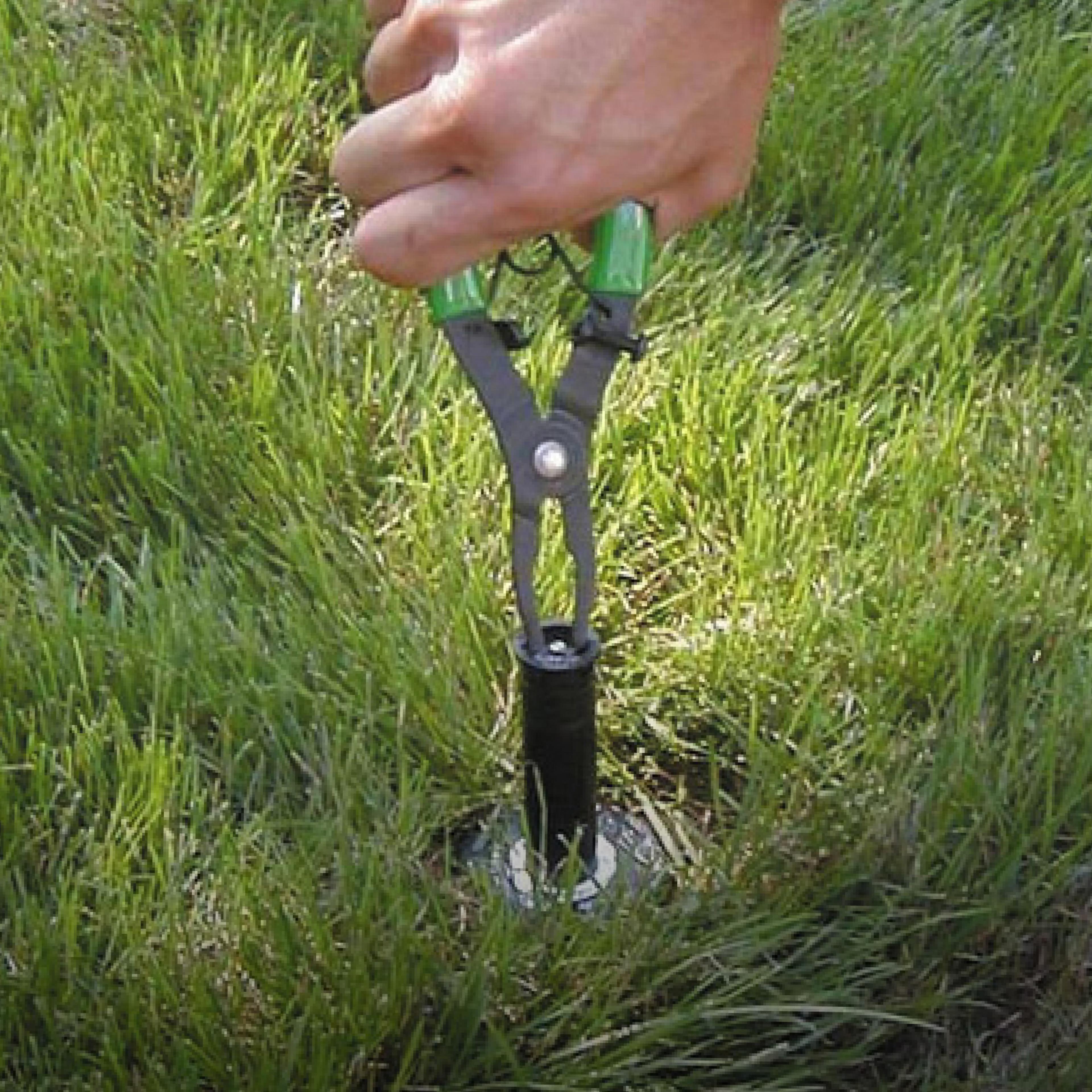 Nozzle replacement tool