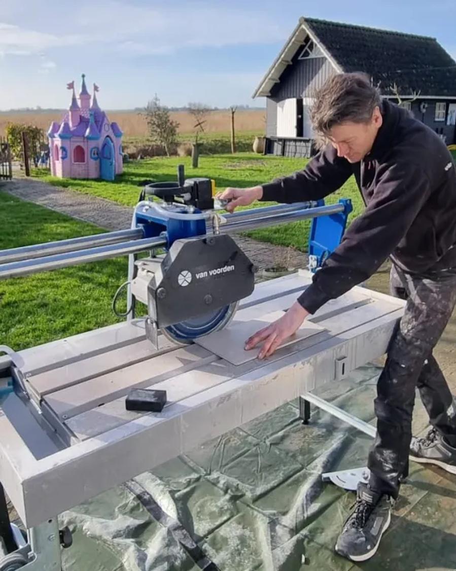 Robert Jan Slob, Eigenaar & vakman van RJS Badkamers, aan het werk