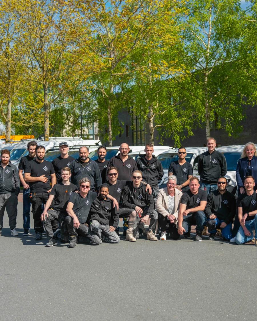 Eigen team, eigen vakwerk, Van eerste advies tot nette oplevering. van RJS Badkamers, aan het werk