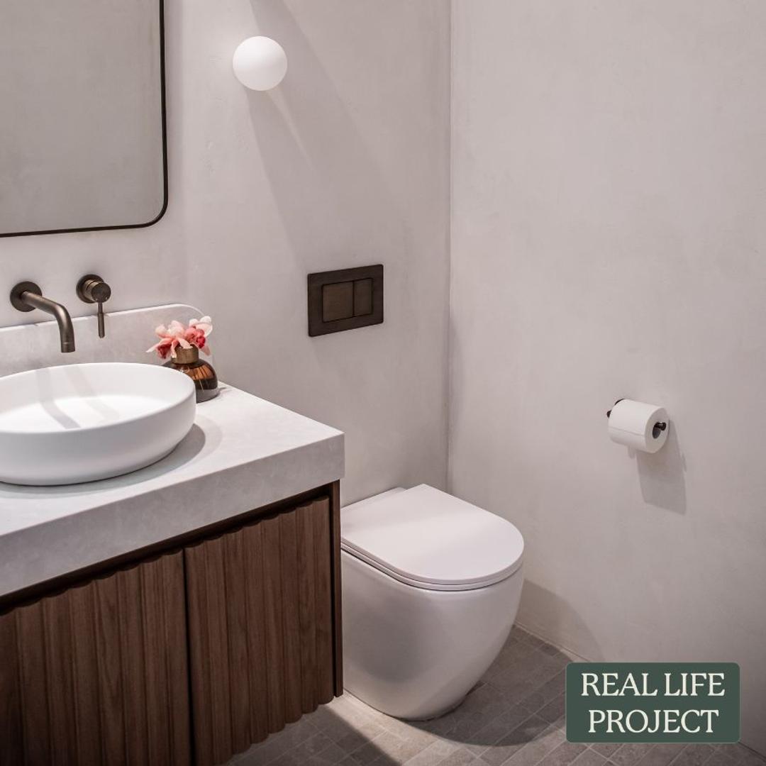Curved In-Wall Toilet With Rectangle Antique Brass Buttons | Yabby