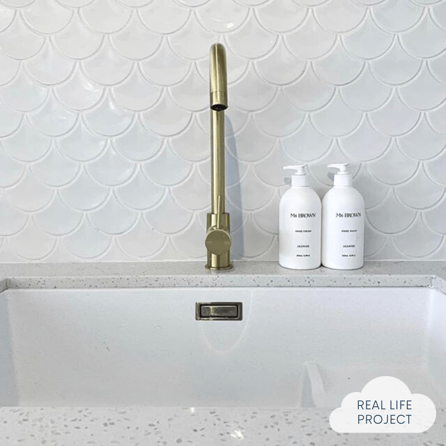 Pacific Greenwood TILE Coral Bay Gloss White Fish Scale Tile