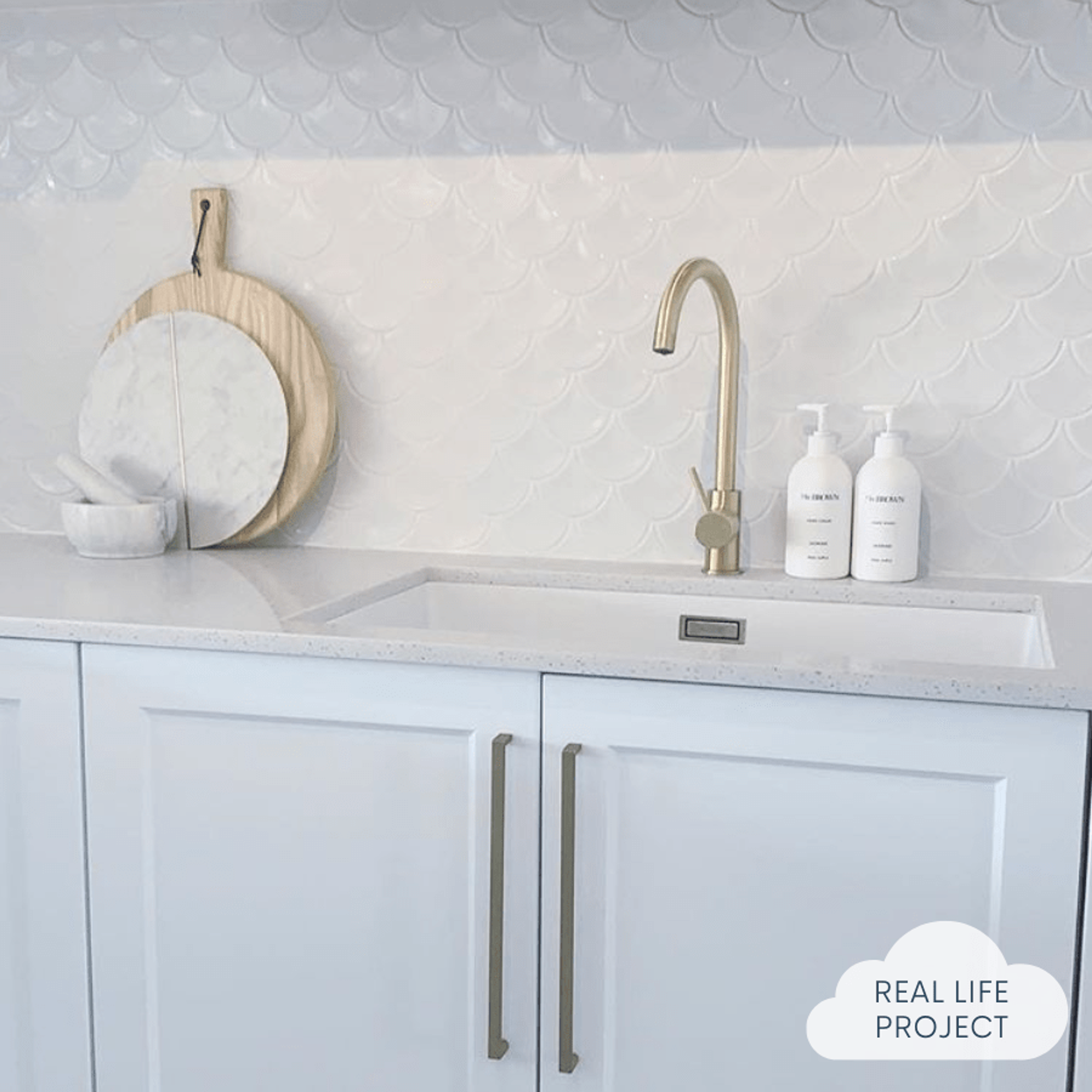 Pacific Greenwood TILE Coral Bay Gloss White Fish Scale Tile