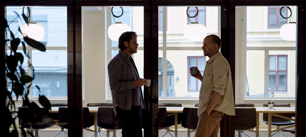 Fra venstre, Christian Hofmeier, fagansvarlig digitale verktøy i Arkitektbedriftene og fagsjef Rasmus Jørgensen (Foto: Kim Ramberghaug)