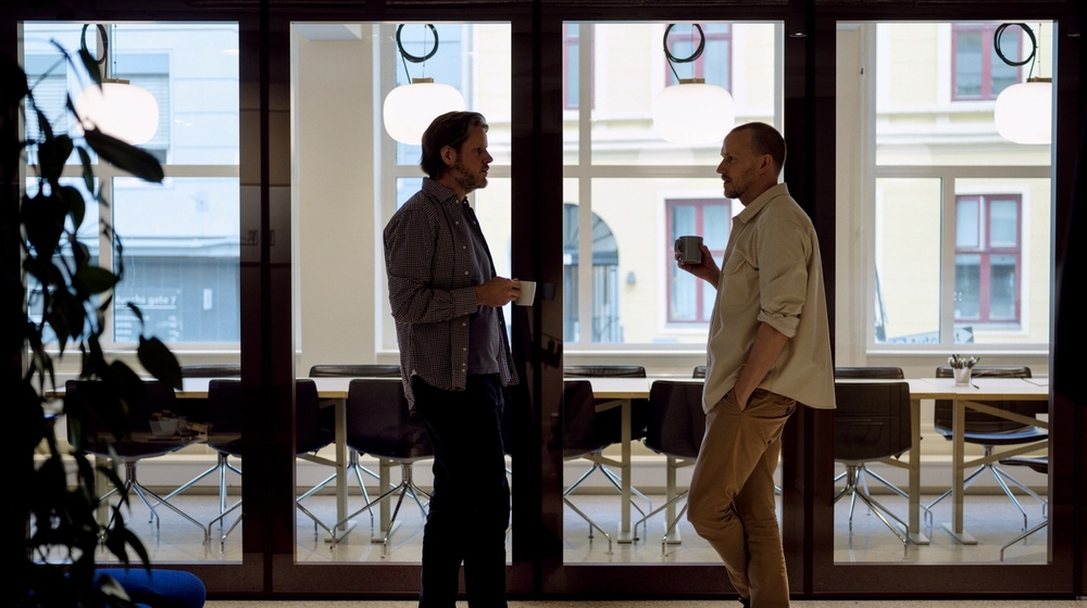 Fra venstre, Christian Hofmeier, fagansvarlig digitale verktøy i Arkitektbedriftene og fagsjef Rasmus Jørgensen (Foto: Kim Ramberghaug )