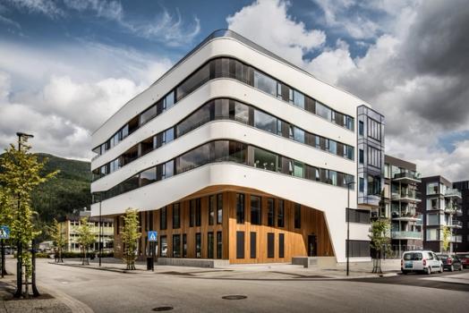 Ullsentralen (utvikla og realisert av Xform), kontor og boligbygg i sentrum av Førde