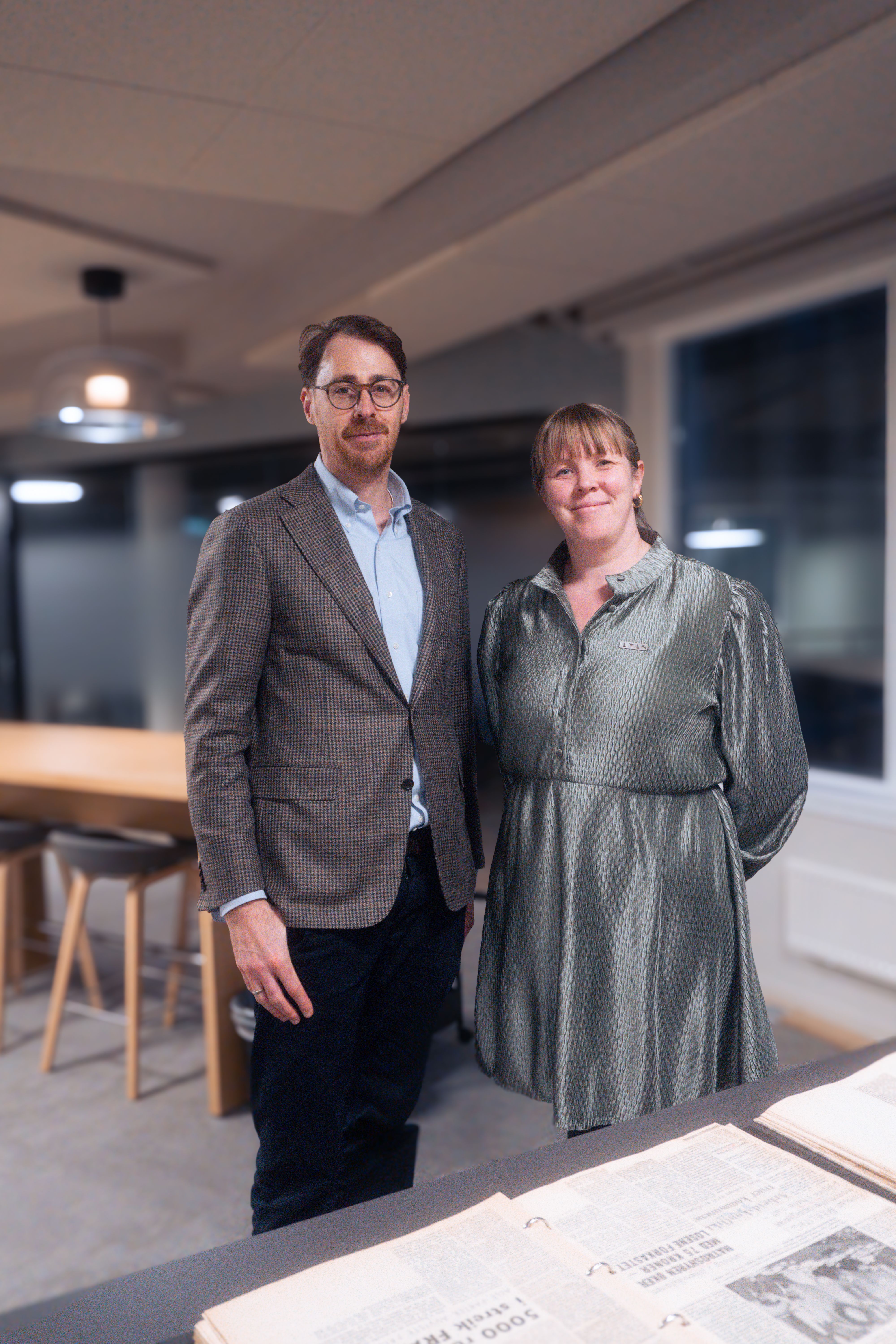 Lederne av de to forhandlingsutvalgene, Veronica Dubourgh Mallaug (AFAG) og Pål Øyvind Toft Larsson (Arkitektbedriftene). (Foto: AFAG Kristina Kjønigsen )
