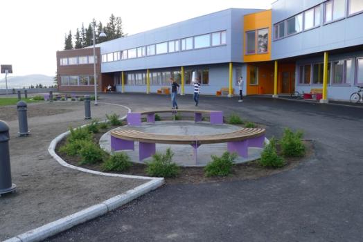 Lenvik ungdomsskole, skoleplassen