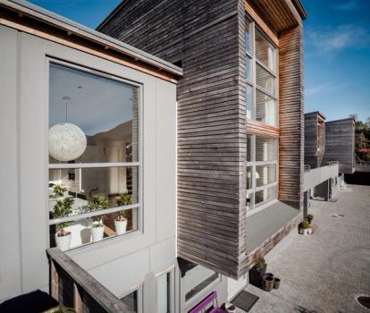 Bustader Grovene, Førde