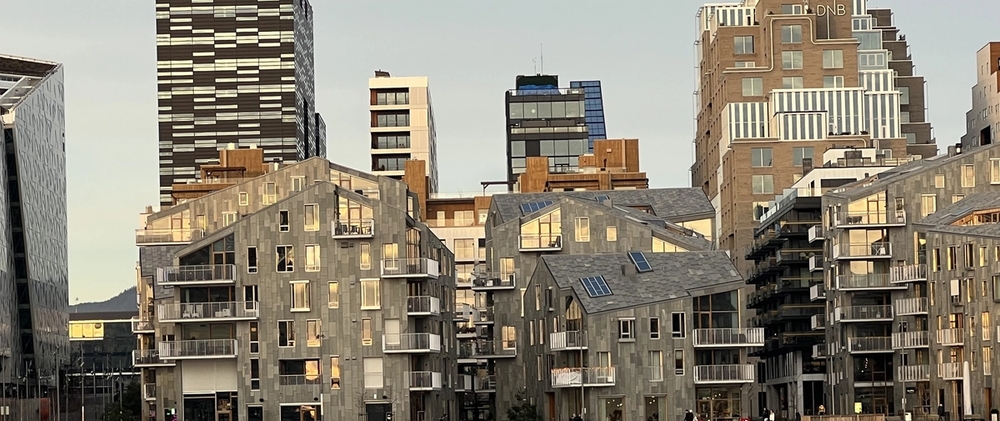 Bjørvika i Oslo."Vannkunsten" i forgrunnen, med Barcocde bak.