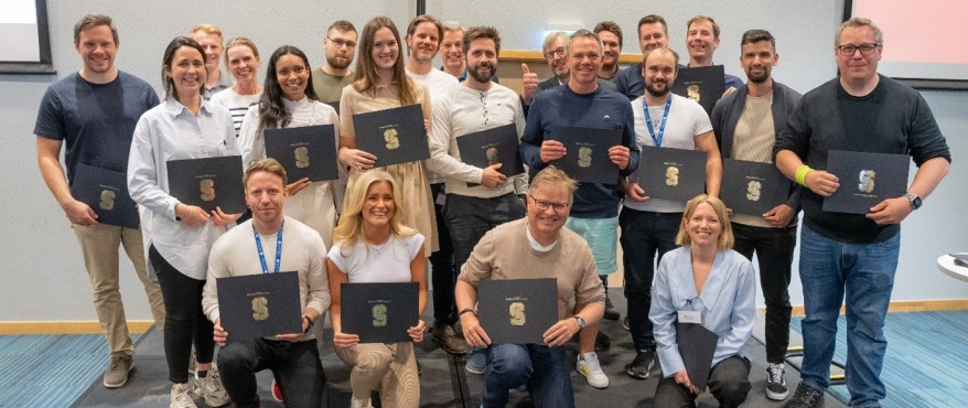Rådgiver for kvalitetssikring og digitalisering i Arkitektbedriftene, Christian Hofmeier (siste rad i midten) har gjennomført kurset i 2023, Kristine Brænde fra Ratio var med i samme gruppe, 2. fra venstre