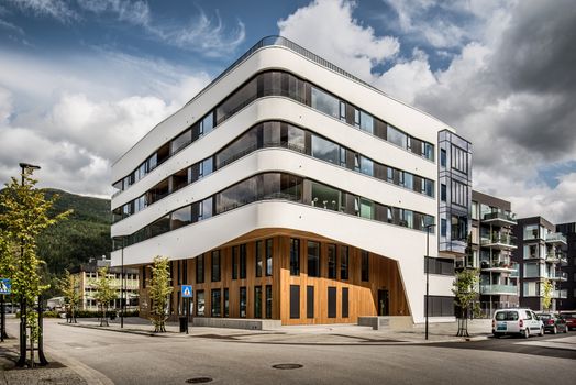 Ullsentralen (utvikla og realisert av Xform), kontor og boligbygg i sentrum av Førde