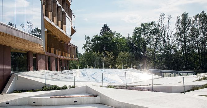 Takhager for Norsk Institutt for Naturforskning (foto:m.herzog / visualis-images.)