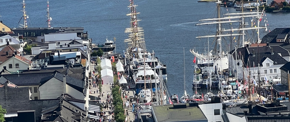 Et yrende folkelilv i Pollen i Arendalsuka.