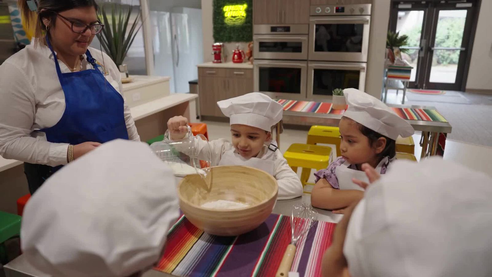 Cocinarte cooking class, from the homepage hero video