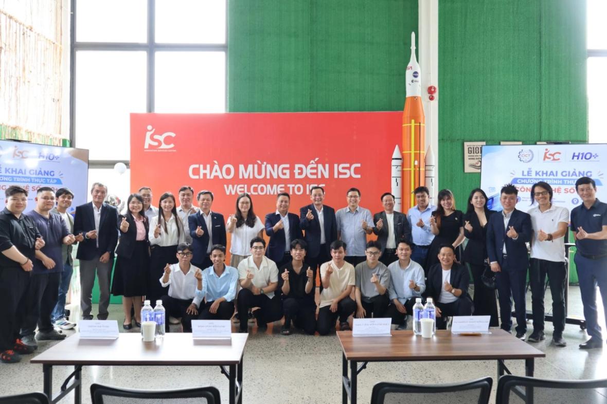 Đại diện 689Cloud cùng H10+, ISC Hậu Giang và Trường Công nghệ Thông tin & Truyền thông Đại học Cần Thơ tại chương trình thực tập công nghệ số H10+ 2026.