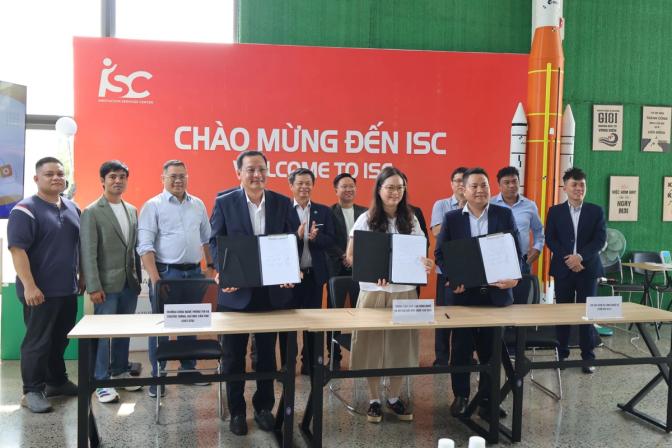 Đại diện 689Cloud cùng H10+, ISC Hậu Giang và Trường Công nghệ Thông tin & Truyền thông Đại học Cần Thơ tại chương trình thực tập công nghệ số H10+ 2026.