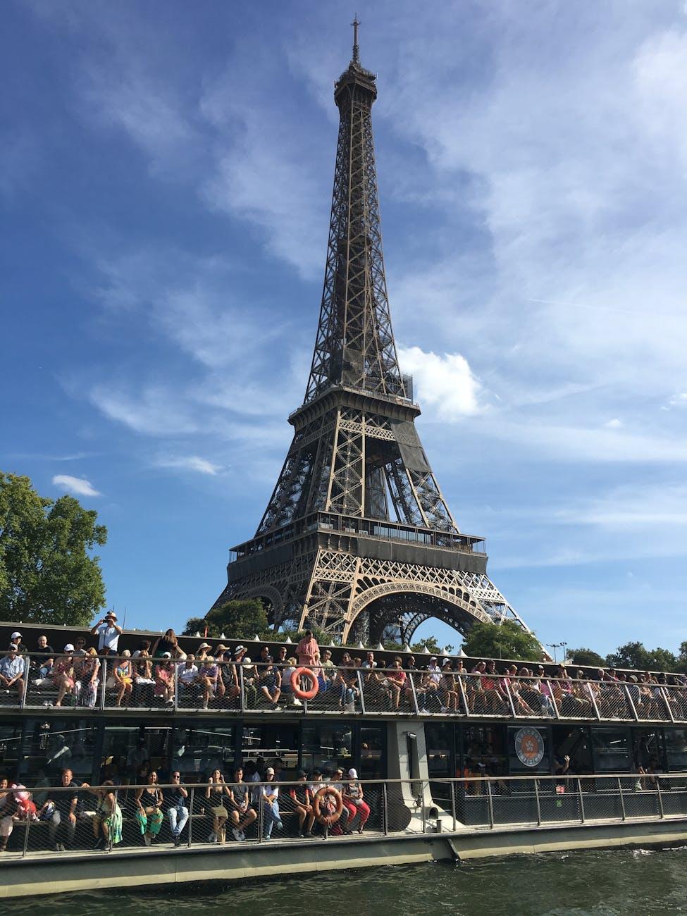 Seine River Cruise Eiffel — Switzerland