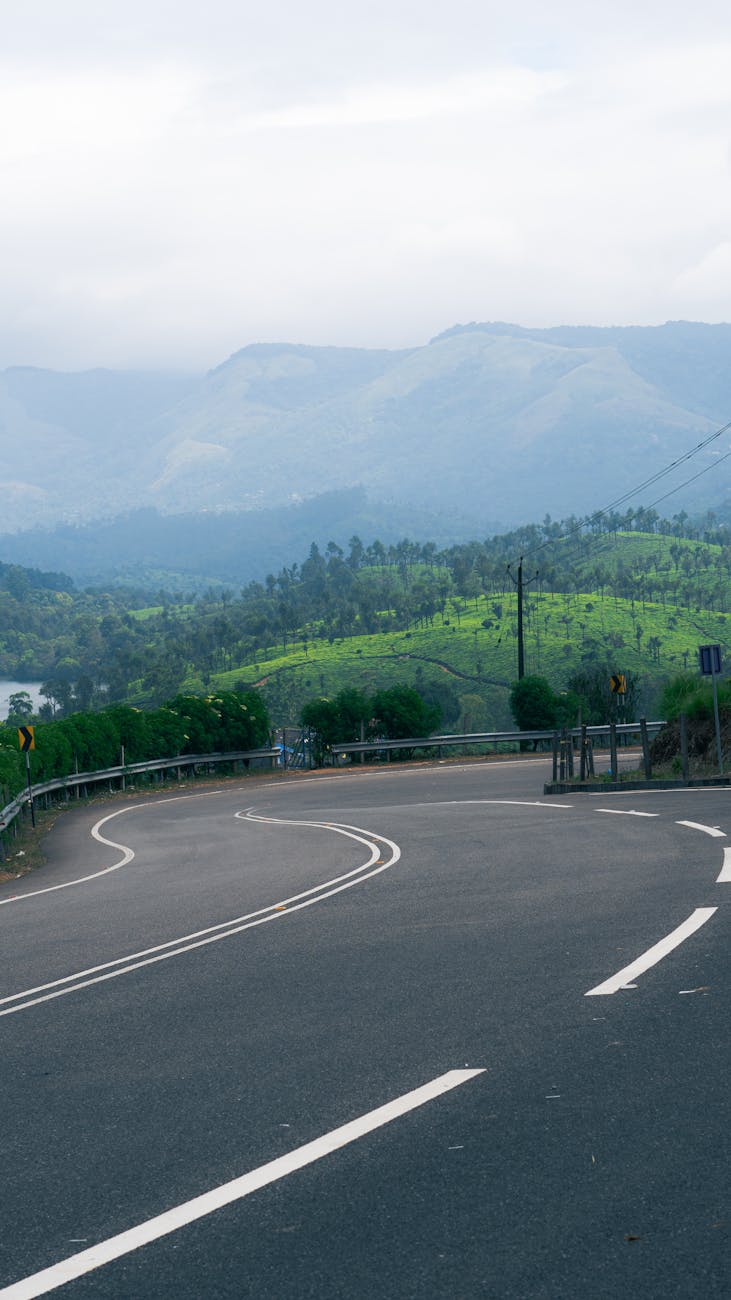 Cochin Drive Munnar — Kerala, India