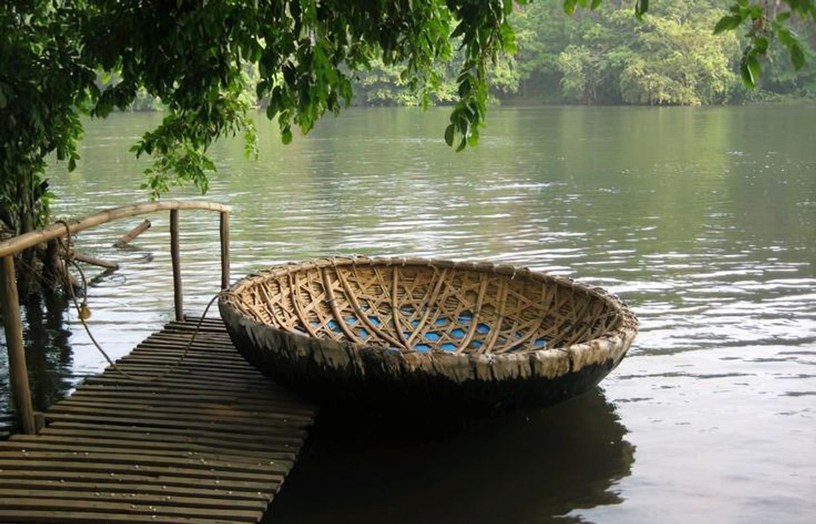 Dubare coracle & river block