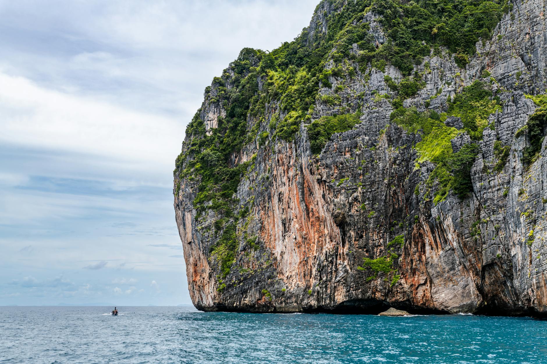 Phuket - Phi Phi Island Tour With Lunch. on day 4, Thailand