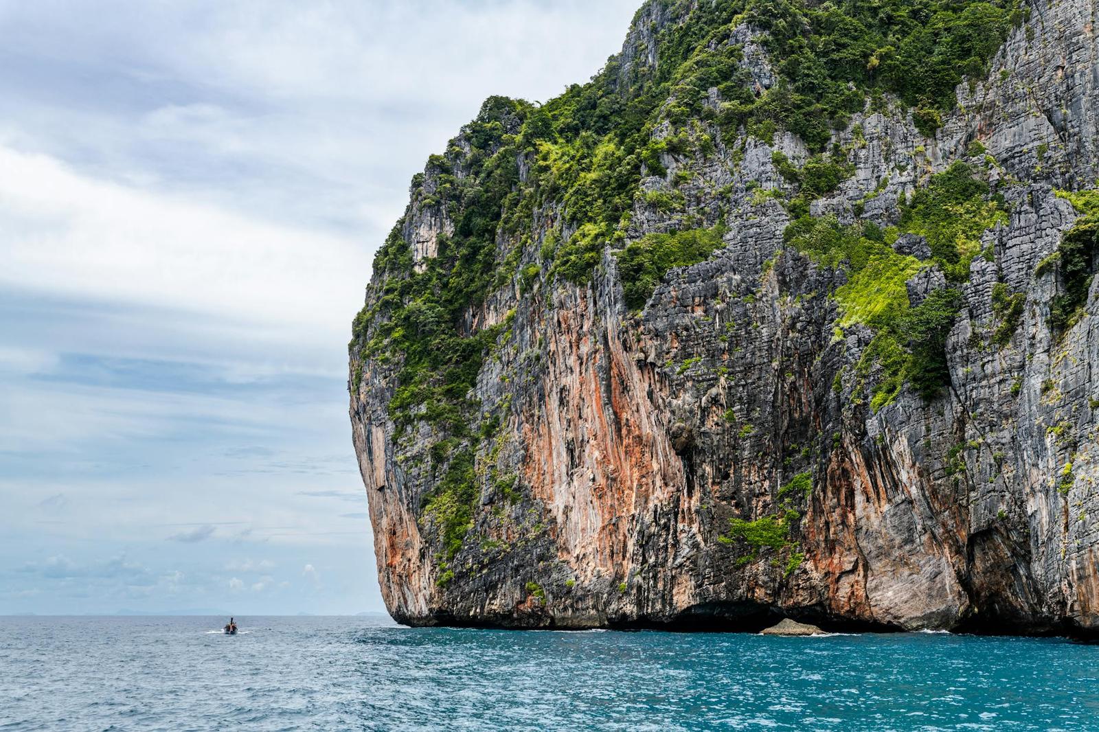 Phuket - Phi Phi Island Tour With Lunch. on day 4, Thailand