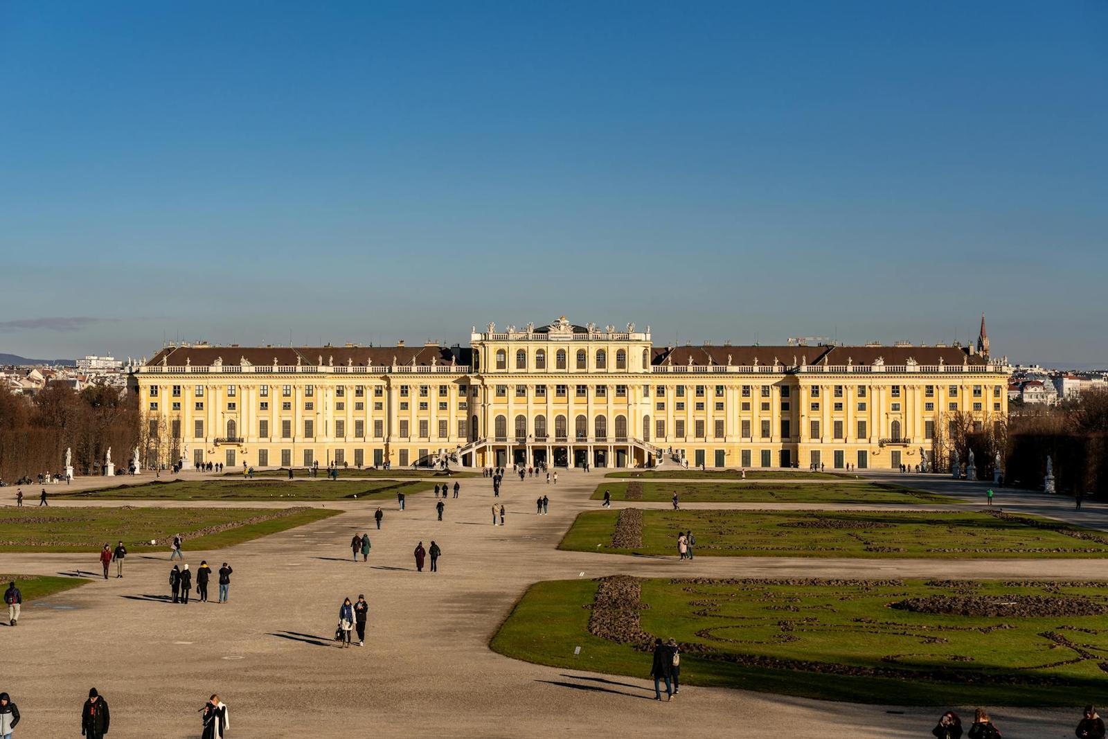 SchöNbrunn Palace, Czechia + Austria + Hungary + Greece