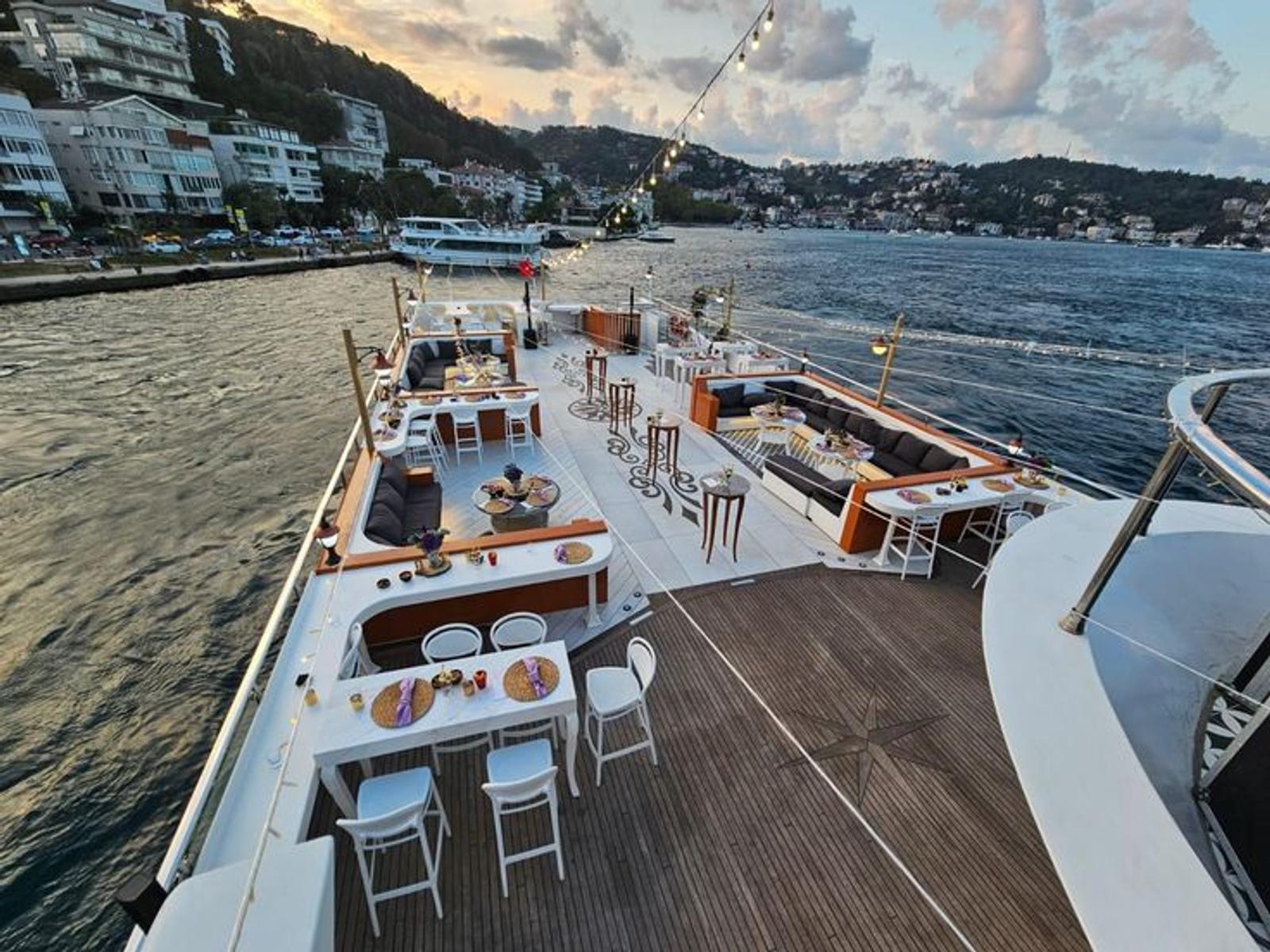 Caspian yacht dinner cruise