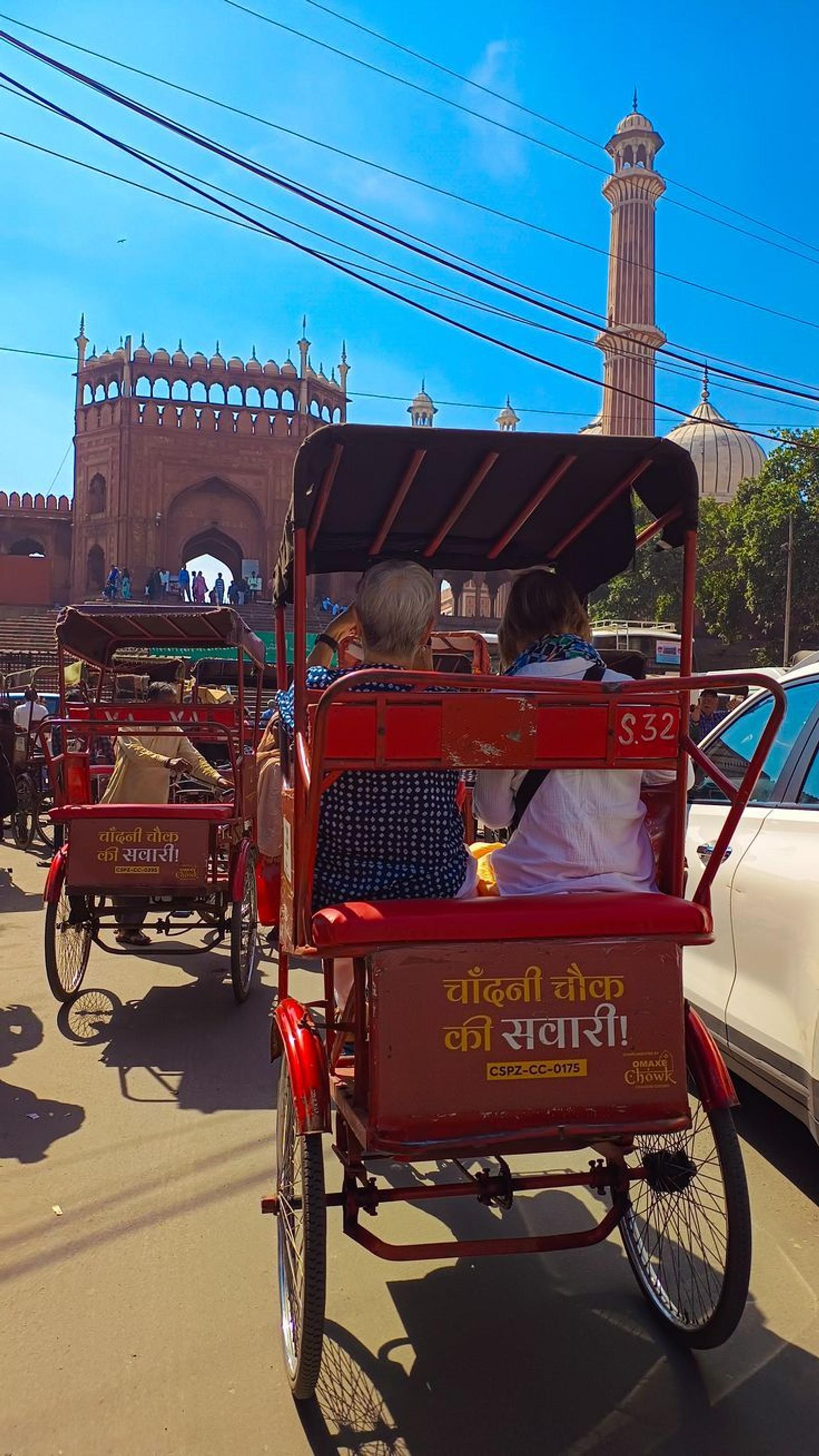 Disembark, morning · Delhi