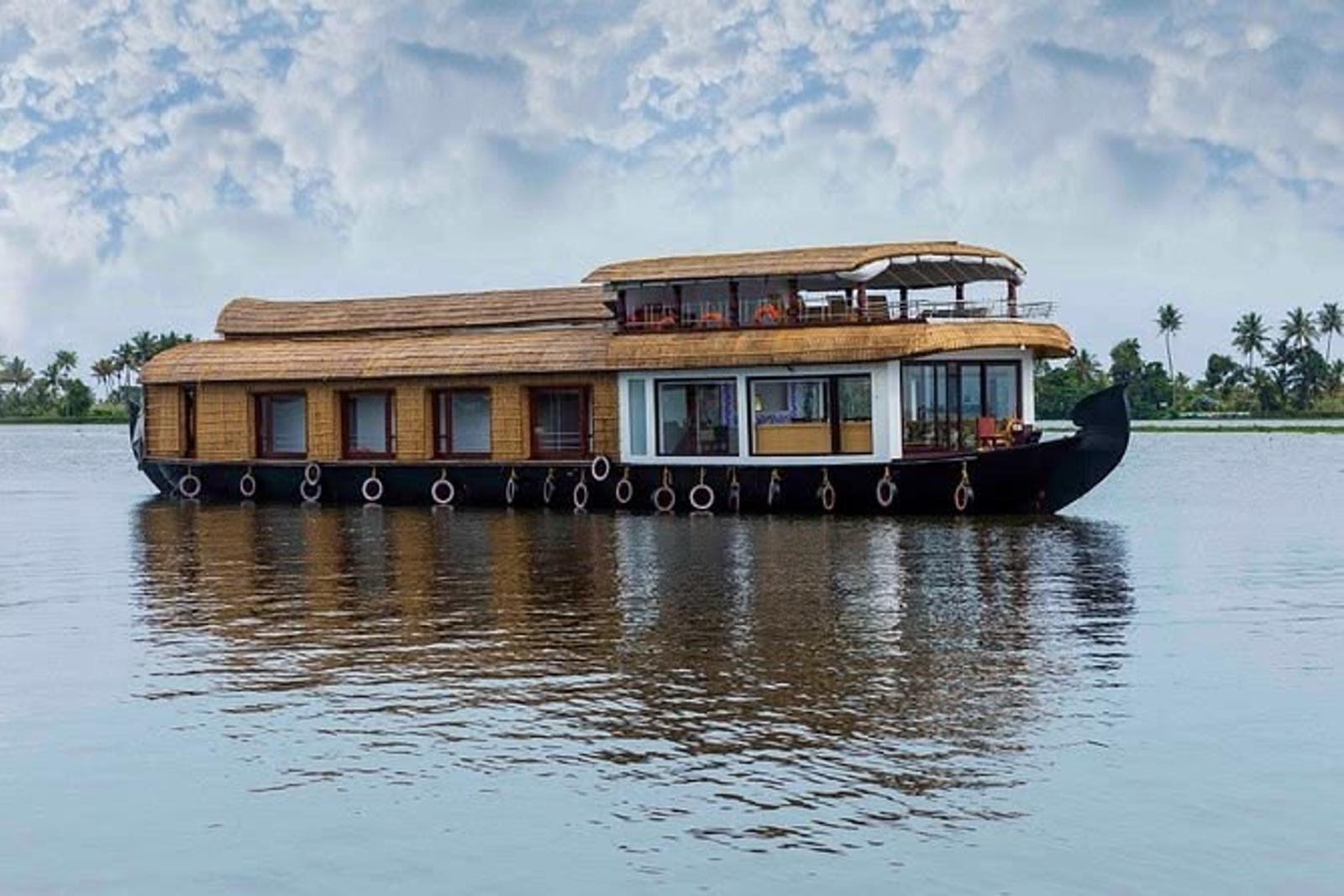 Luxury houseboat cruise
