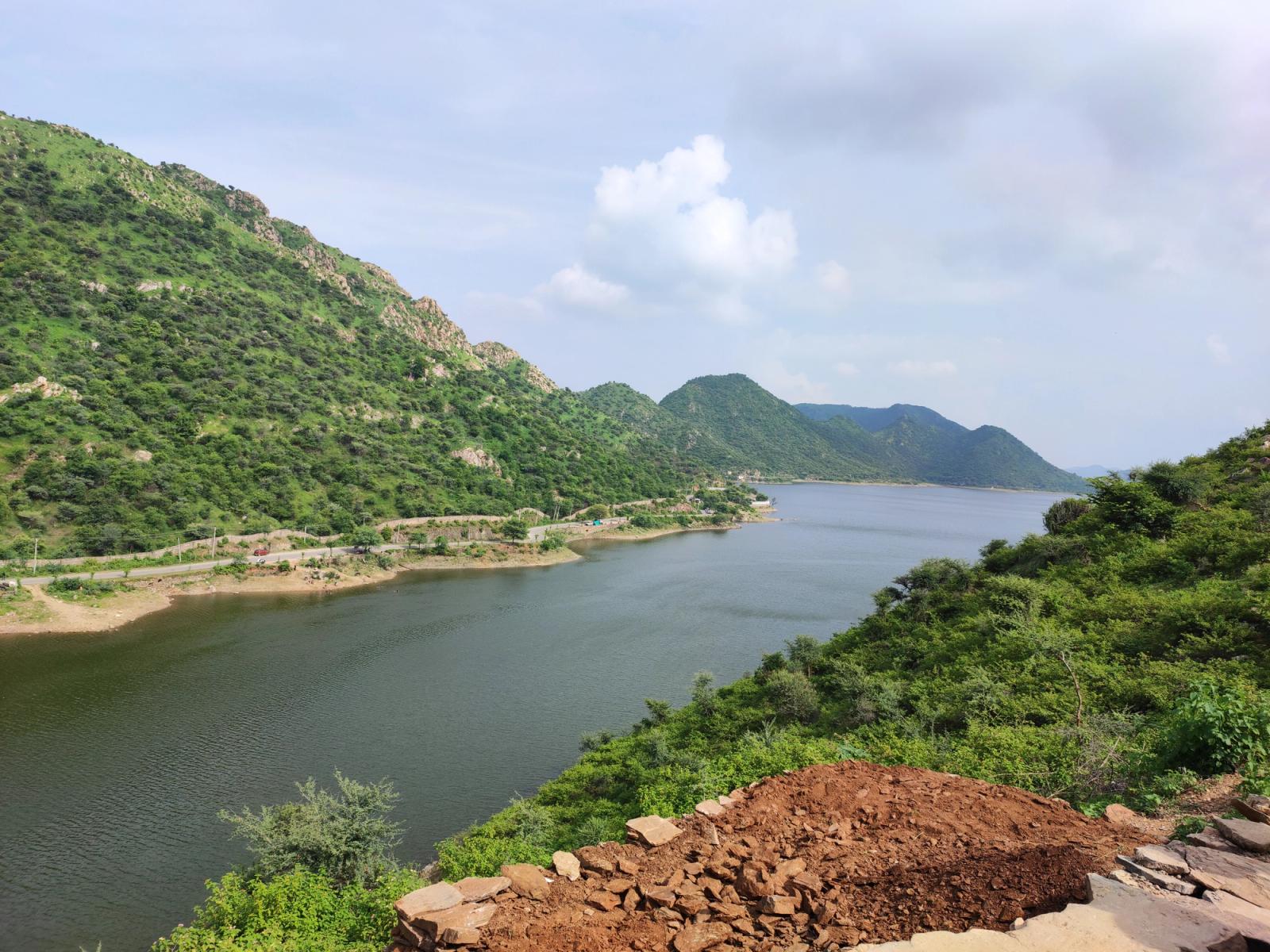 Beautiful landscape of a lake surrounded by lush green hills in Udaipur, Rajasthan, India