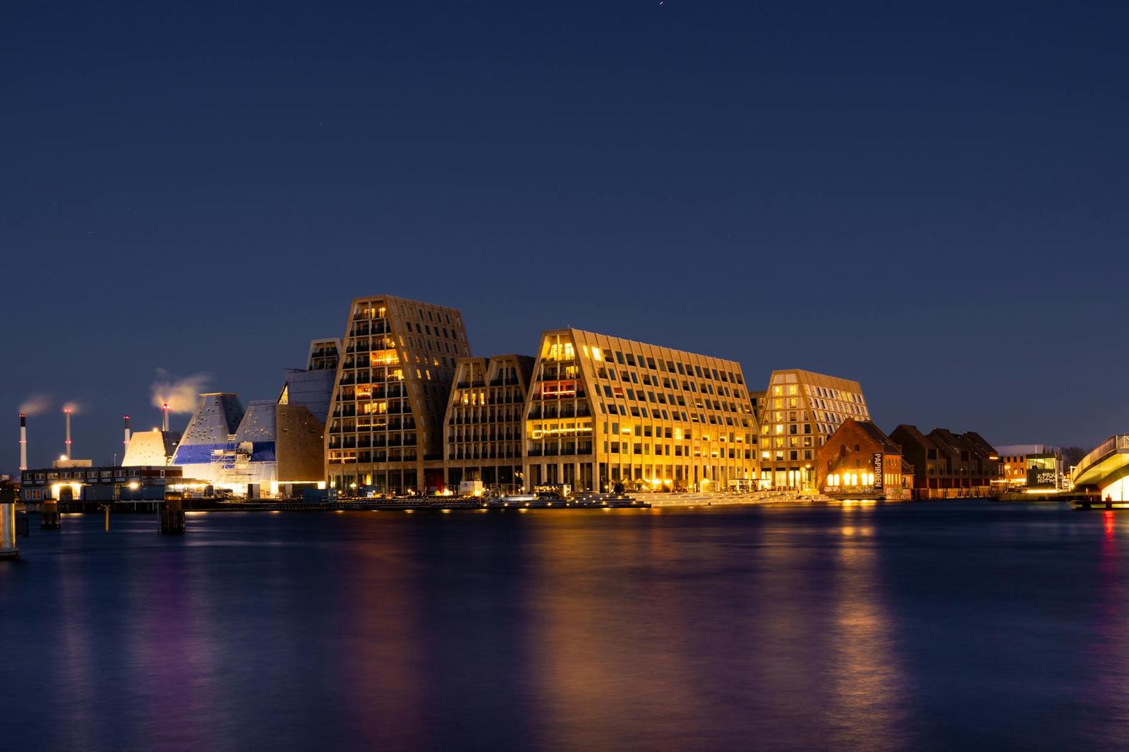 Pick architecture at night