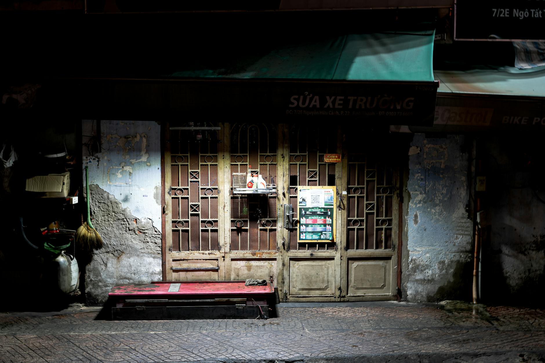 Crawling — Ho Chi Minh City, Vietnam