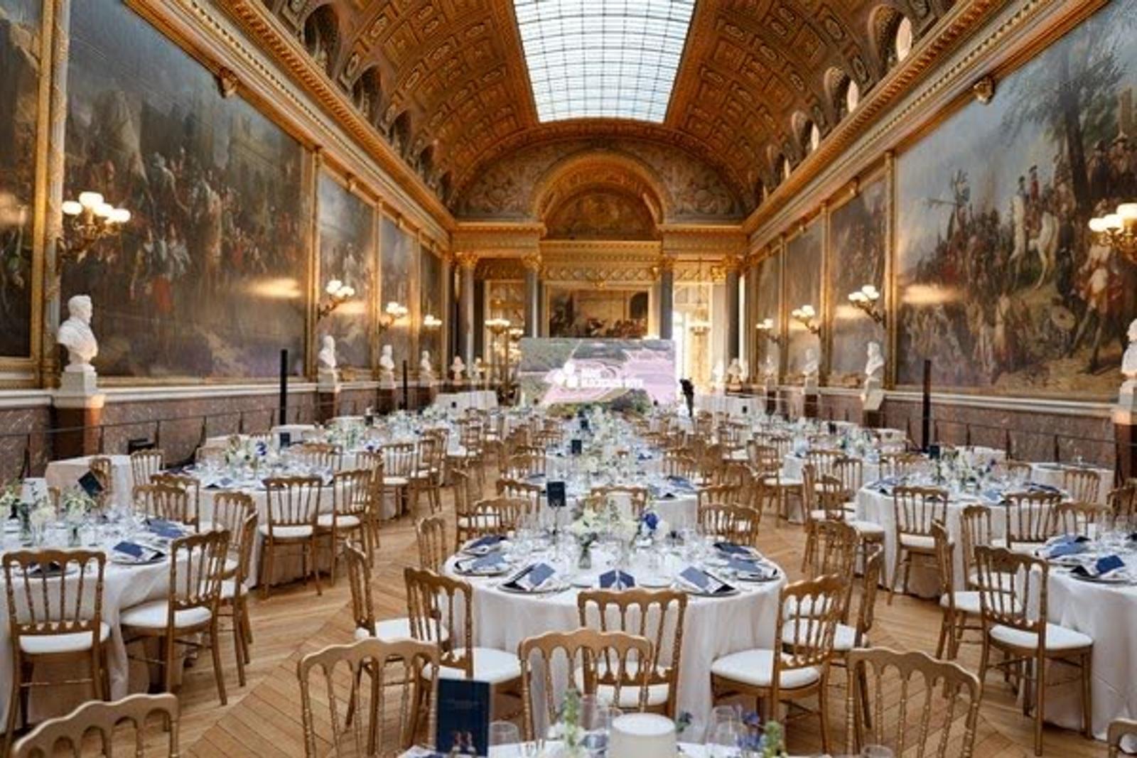 Palace-courtyard gala dinner