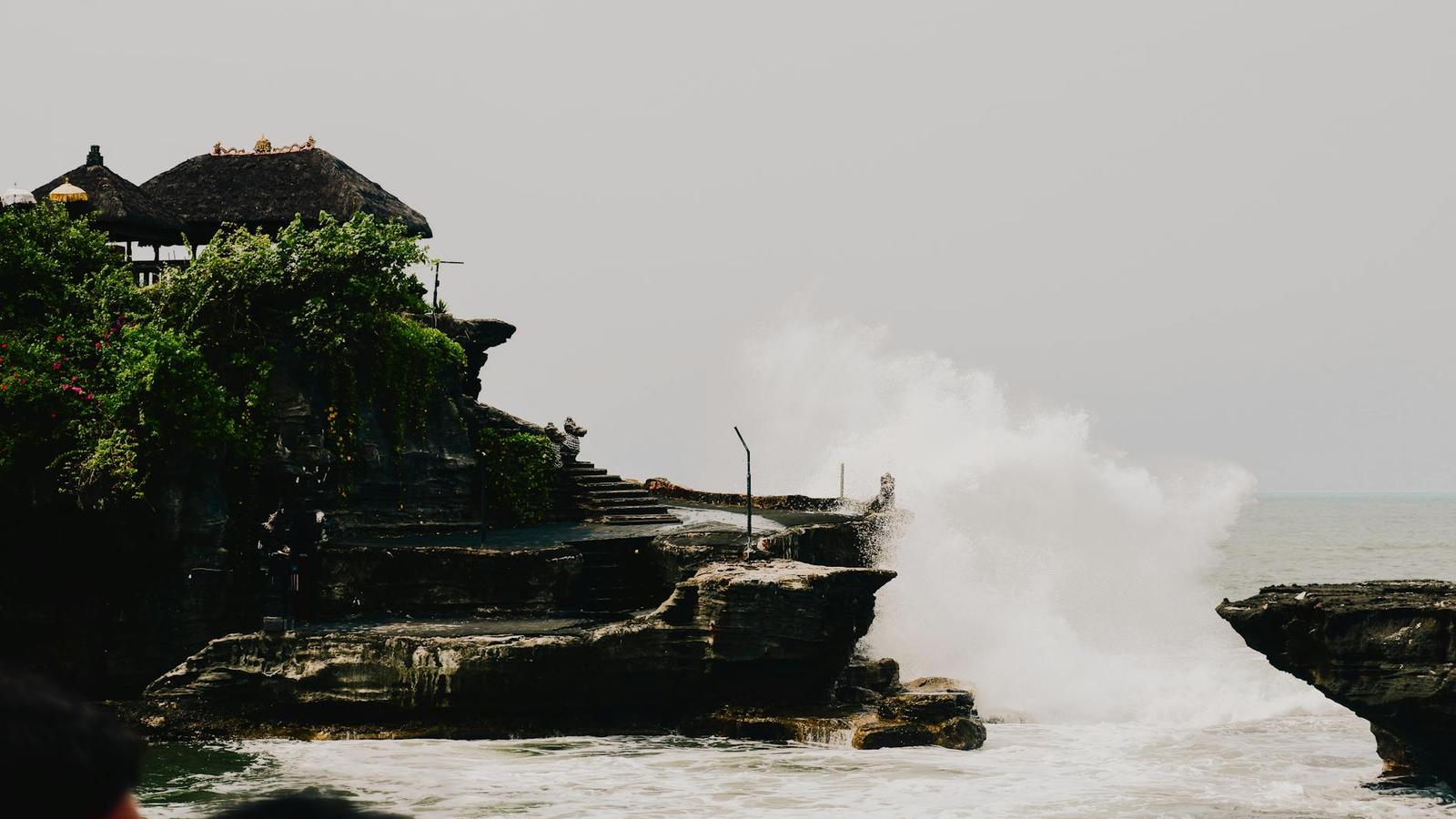 Tanah Lot Temple Uluwatu — Indonesia