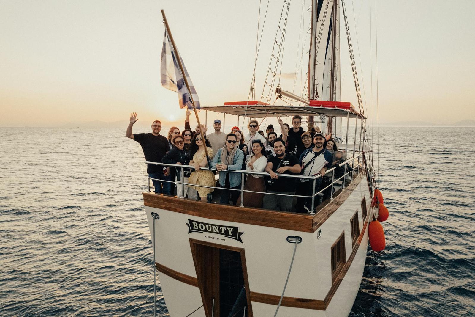 Romantic Sunset Cruise Bounty — Indonesia