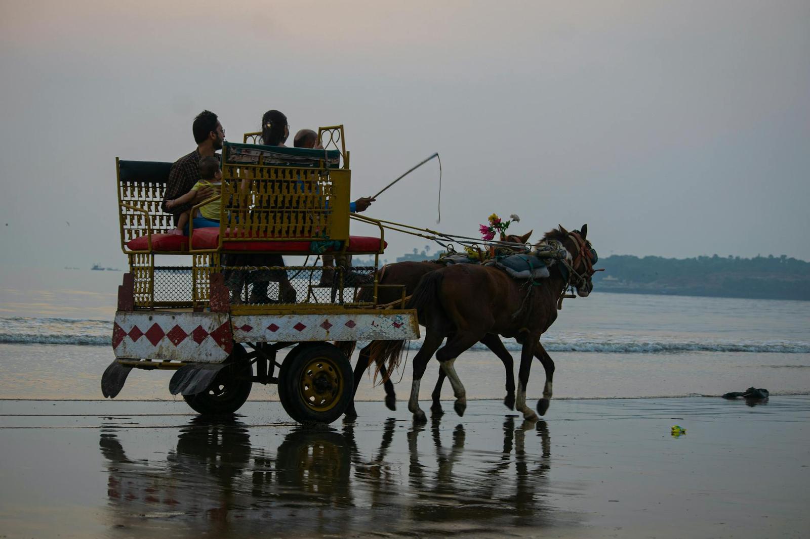 Carriage Mumbai comes — Pune, India