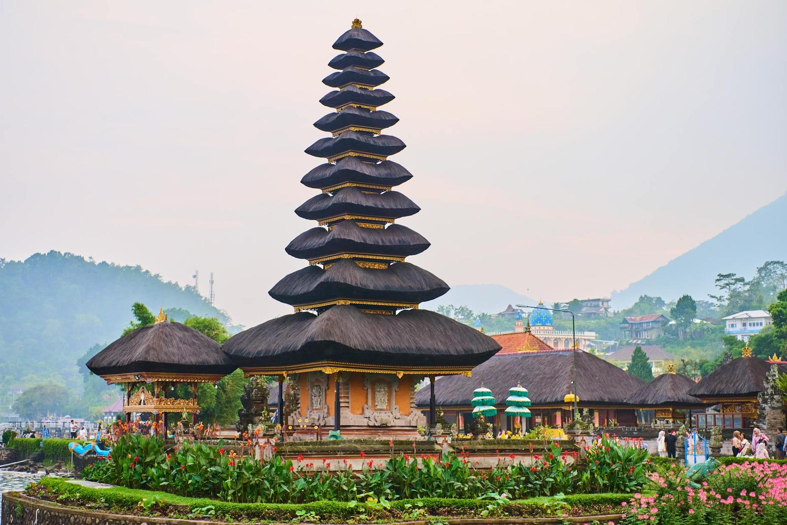 Scenic view of Pura Ulun Danu Bratan temple and gardens in Bali, Indonesia during daylight