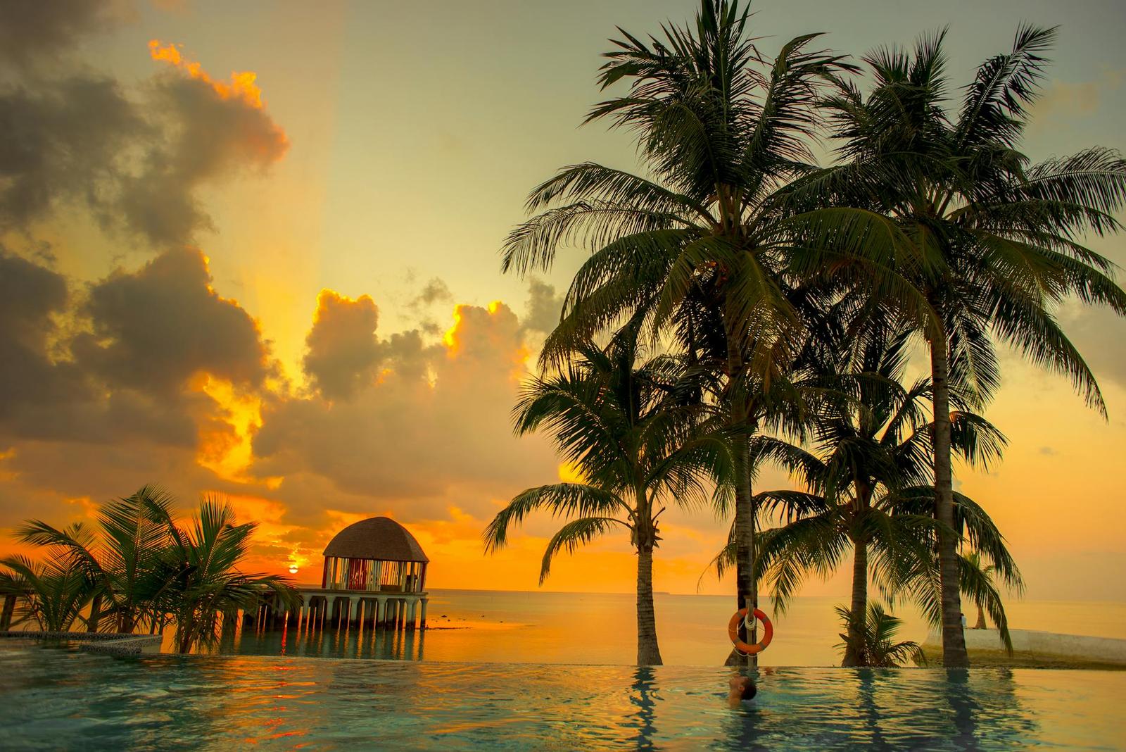 Centara Ras Fushi — Maldives