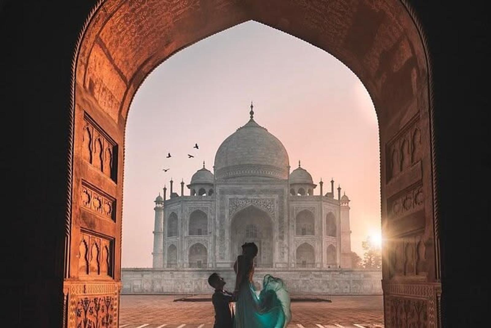 Taj Mahal sunrise & champagne breakfast