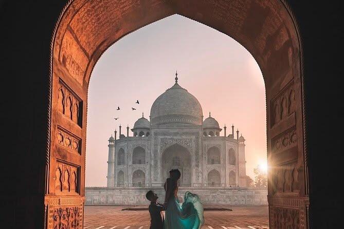 Taj Mahal sunrise & champagne breakfast