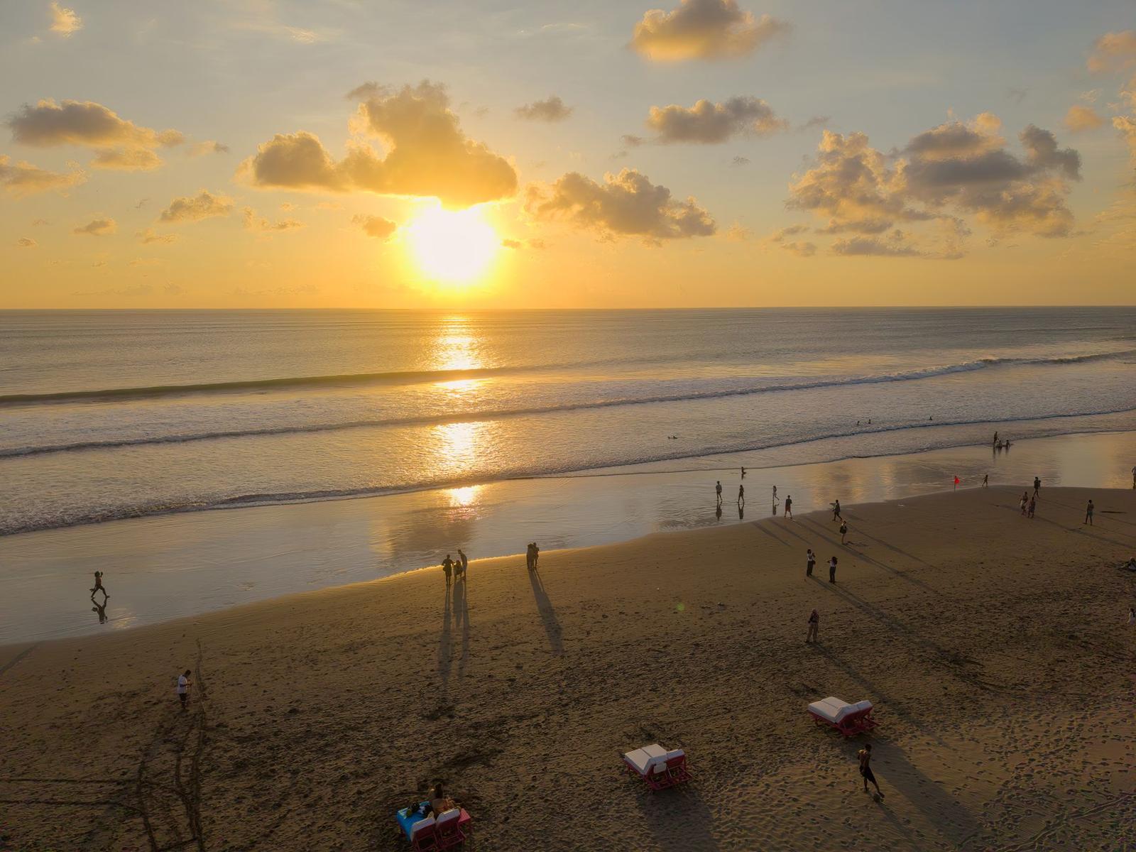 Kelingking — Seminyak, Indonesia