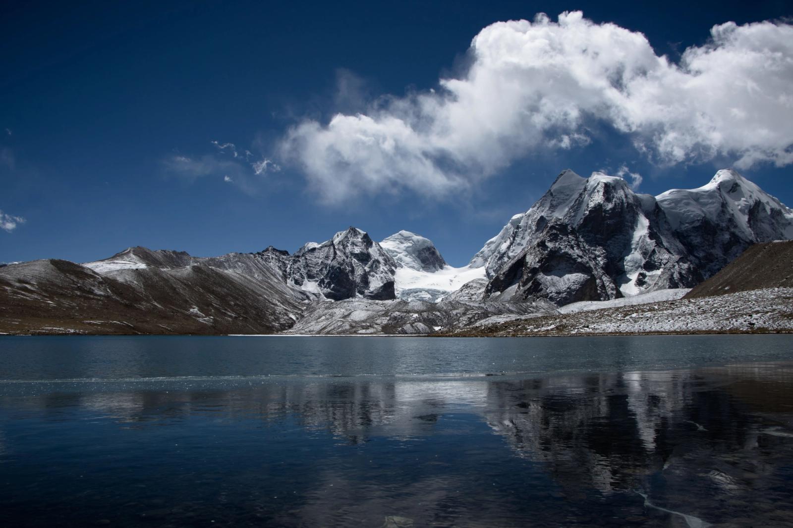 Stunning view of snow-capped Himalayan peaks reflecting in a serene lake