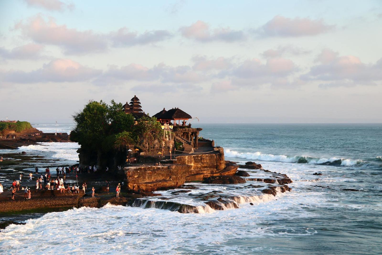 Tanah Lot temple — Indonesia