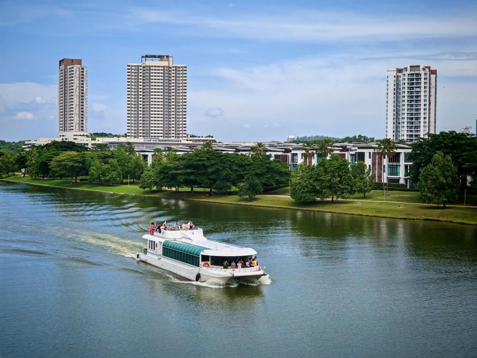 Putrajaya Tour & Cruise, Malaysia
