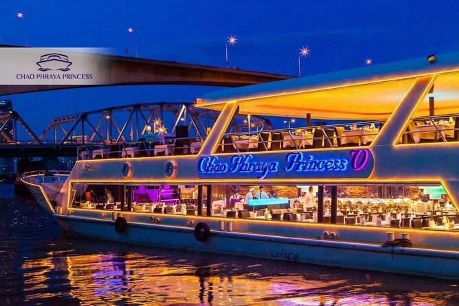Chao Phraya river-cruise gala