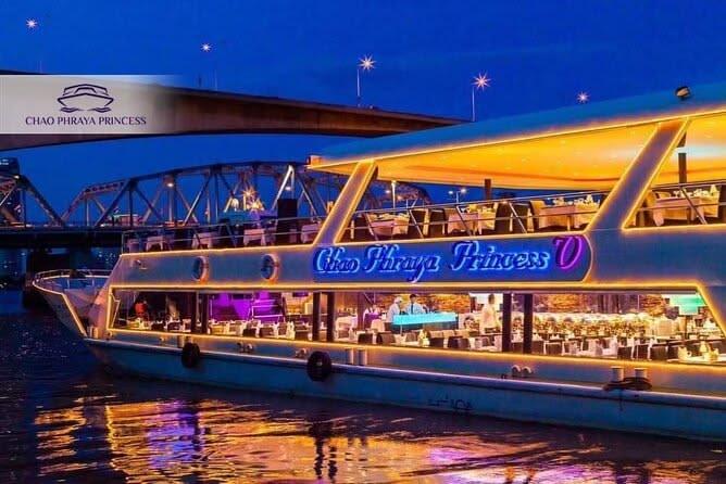 Chao Phraya river-cruise gala