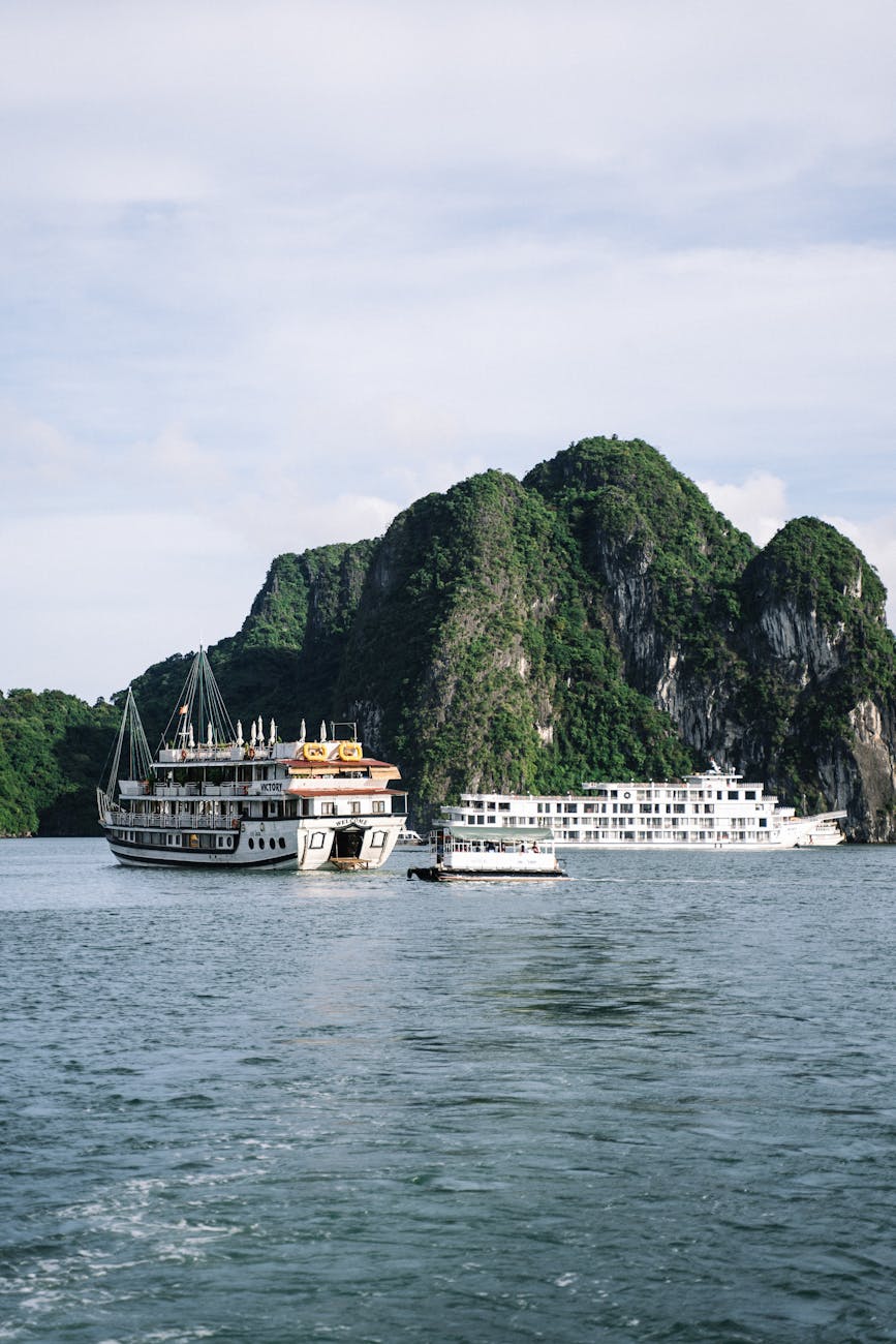 Halong Hanoi Fly Chi — Vietnam