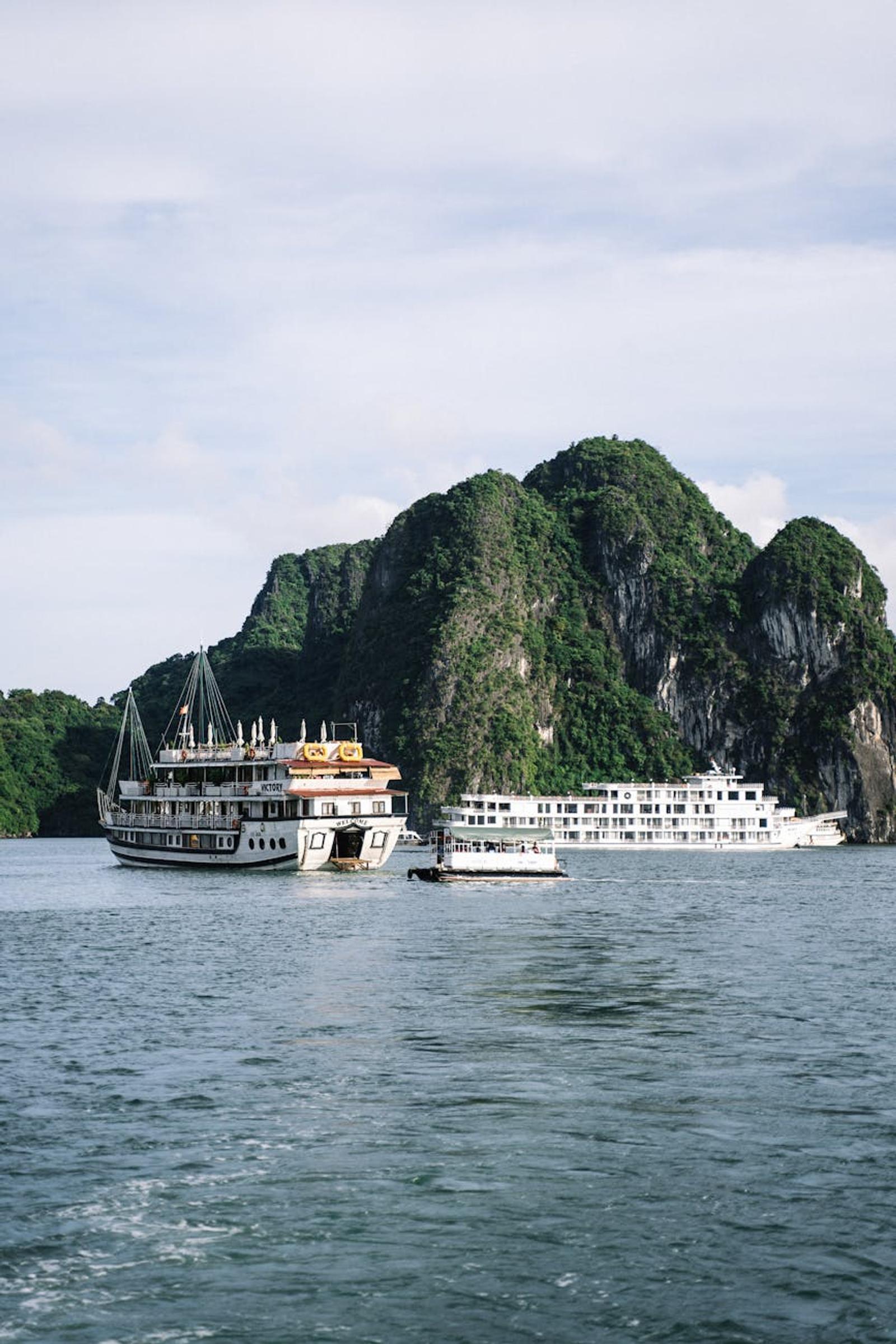 Halong Hanoi Fly Chi — Vietnam