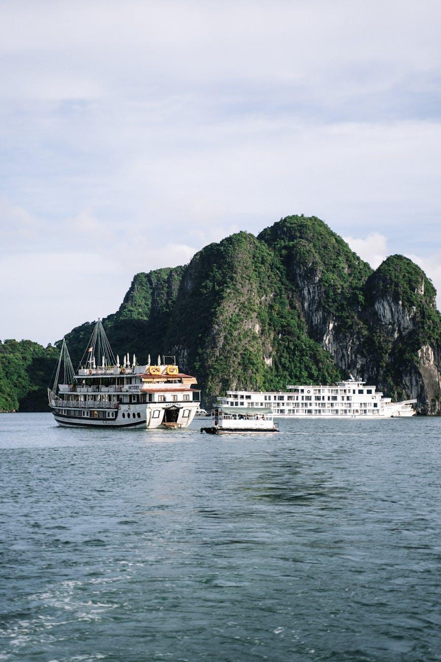 Halong Hanoi Fly Chi — Vietnam